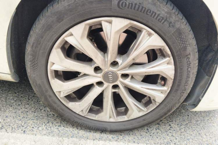 Used Audi A4L 2018 30th Anniversary Edition 40 TFSI Trendy Model Right Front Wheel Hub