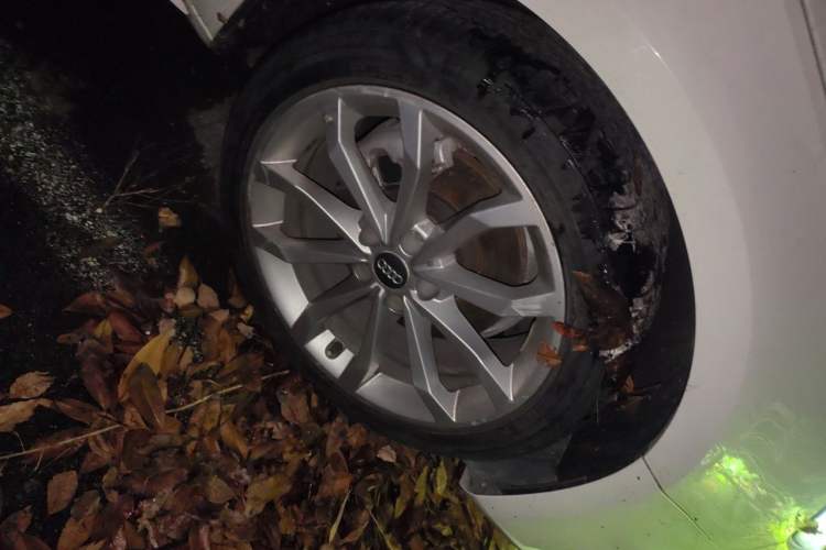 Used Audi A4L 2018 30th Anniversary Edition 40 TFSI Fashion Model Right Front Wheel Hub