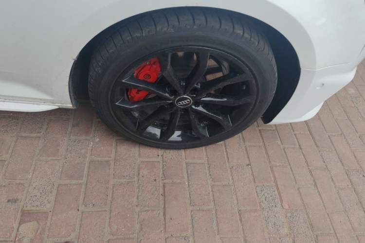 Used Audi A4L 2018 30th Anniversary Edition 40 TFSI Fashion Model Right Front Wheel Hub