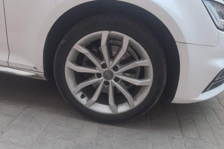 Used Audi A4L 2018 30th Anniversary Edition 40 TFSI Fashion Model Right Front Wheel Hub