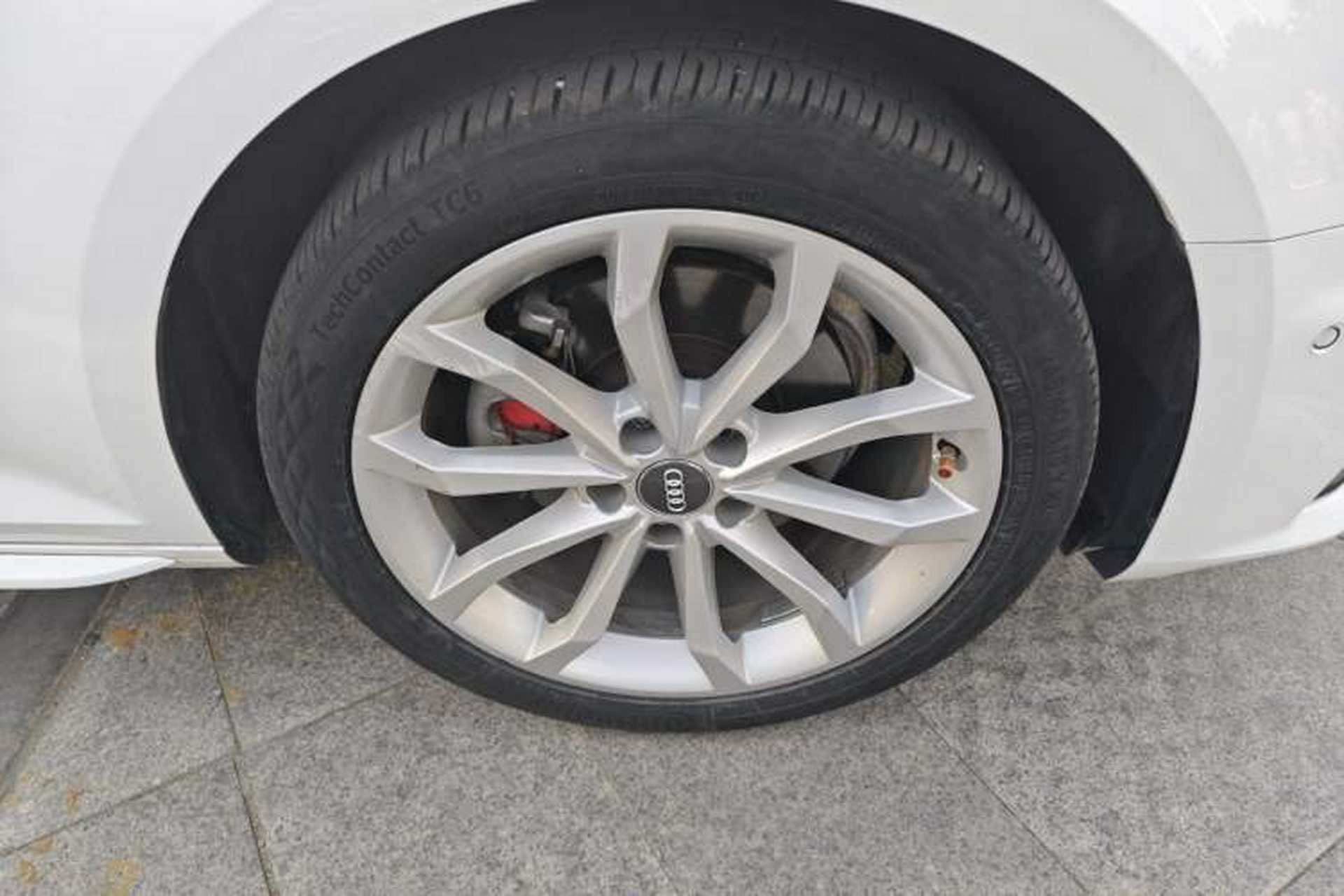 Used Audi A4L 2018 30th Anniversary Edition 40 TFSI Fashion Model Right Front Wheel Hub