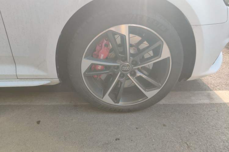 Used Audi A4L 2018 30th Anniversary Edition 30 TFSI Ambition Model Right Front Wheel Hub