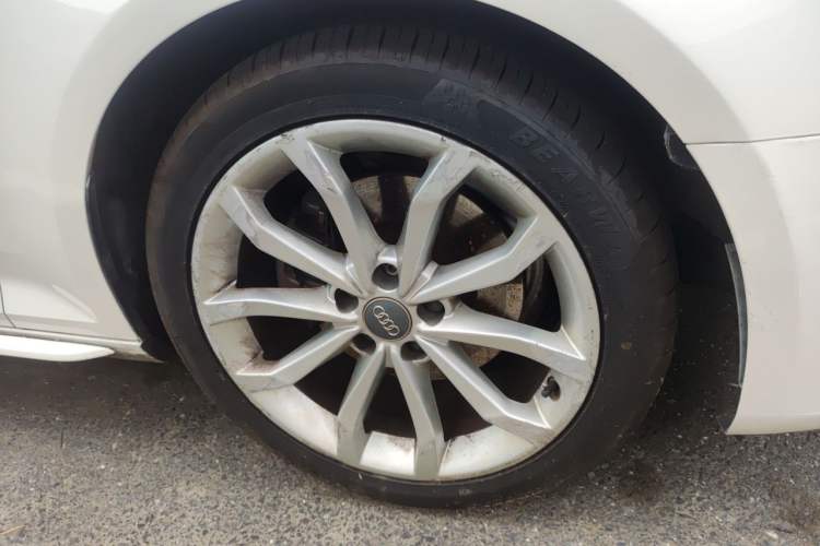 Used Audi A4L 2018 30th Anniversary Edition 40 TFSI Fashion Model Right Front Wheel Hub