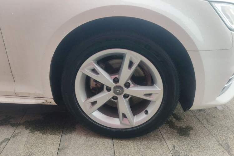 Used Audi A4L 2018 30th Anniversary Edition 30 TFSI Ambition Model Right Front Wheel Hub