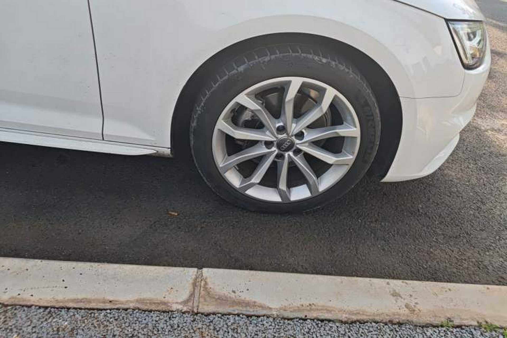 Used Audi A4L 2018 30th Anniversary Edition 40 TFSI Fashion Model Right Front Wheel Hub