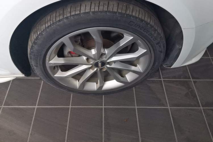 Used Audi A4L 2018 30th Anniversary Edition 40 TFSI Trendy Model Right Front Wheel Hub