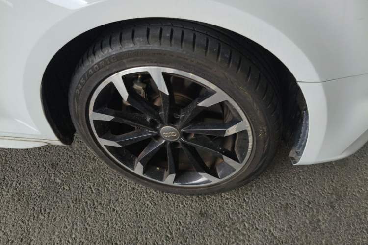 Used Audi A4L 2018 30th Anniversary Edition 40 TFSI Fashion Model Right Front Wheel Hub