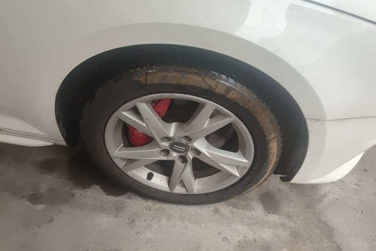 Used Audi A4L 2018 30th Anniversary Edition 40 TFSI Trendy Model Right Front Wheel Hub