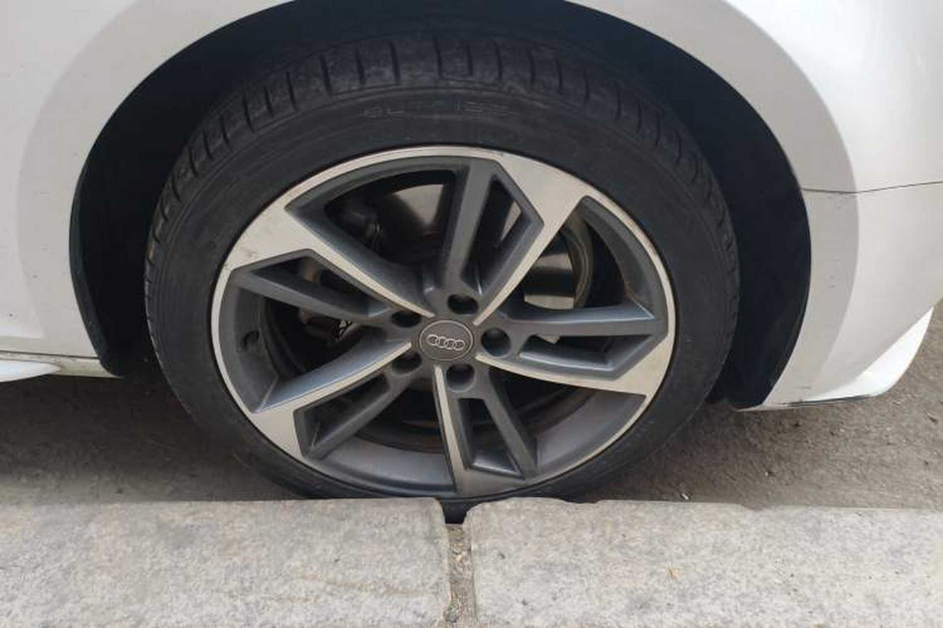 Used Audi A4L 2018 30th Anniversary Edition 40 TFSI Trendy Model Right Front Wheel Hub