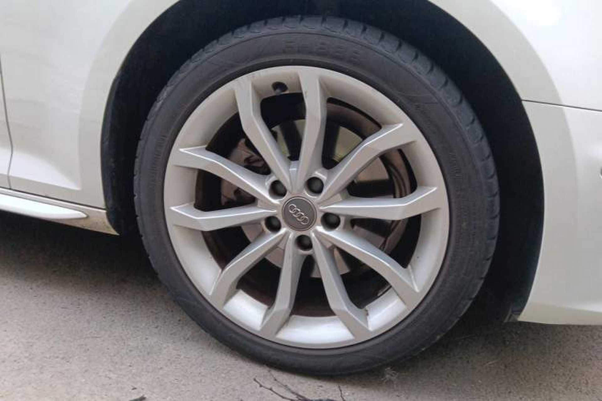 Used Audi A4L 2018 30th Anniversary Edition 40 TFSI Fashion Model Right Front Wheel Hub