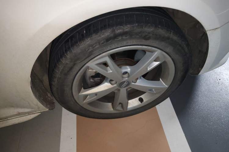 Used Audi A4L 2018 30th Anniversary Edition 30 TFSI Ambition Model Right Front Wheel Hub