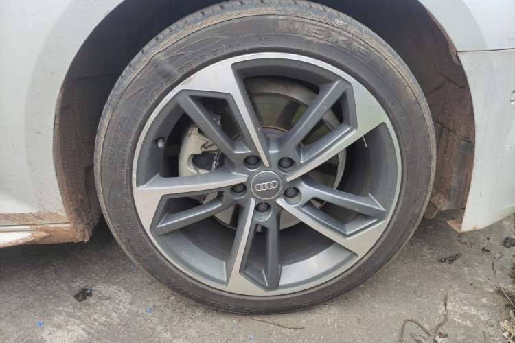Used Audi A4L 2018 30th Anniversary Edition 40 TFSI Sport Edition Right Front Wheel Hub