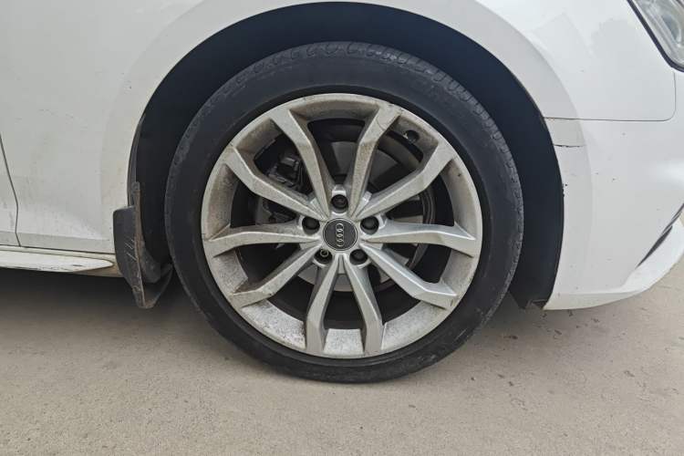 Used Audi A4L 2018 30th Anniversary Edition 40 TFSI Fashion Model Right Front Wheel Hub