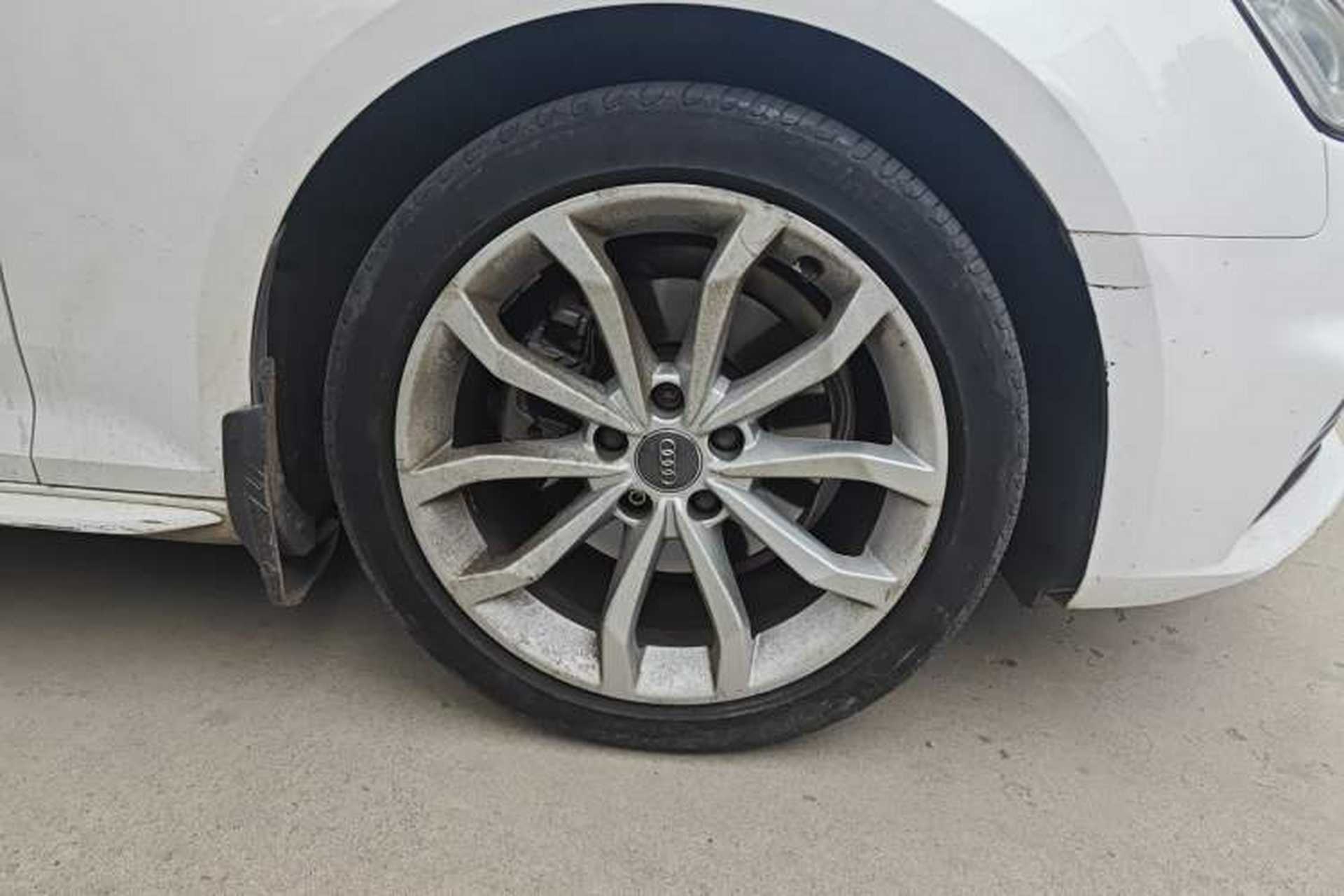 Used Audi A4L 2018 30th Anniversary Edition 40 TFSI Fashion Model Right Front Wheel Hub