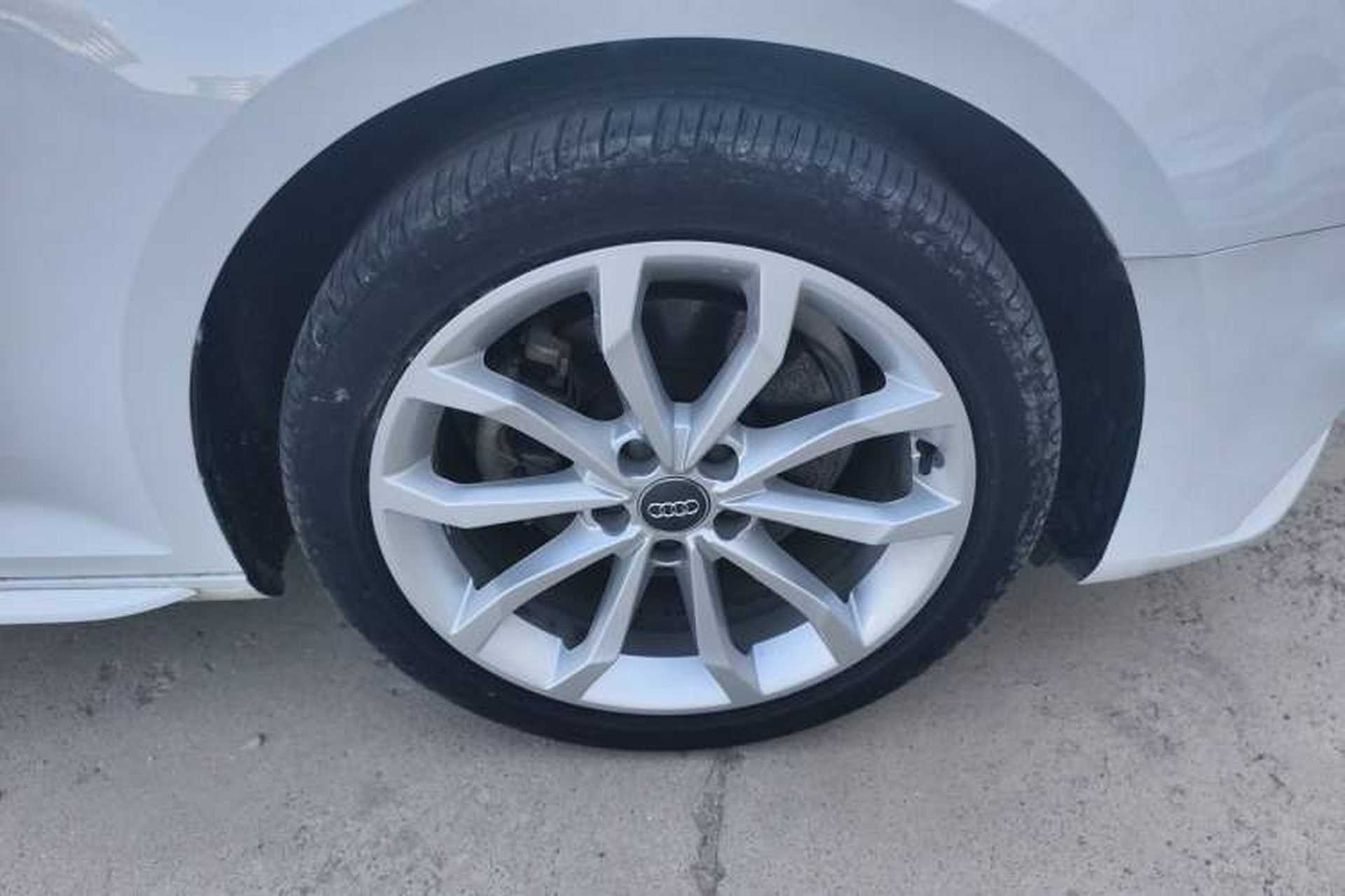 Used Audi A4L 2018 30th Anniversary Edition 40 TFSI Fashion Model Right Front Wheel Hub