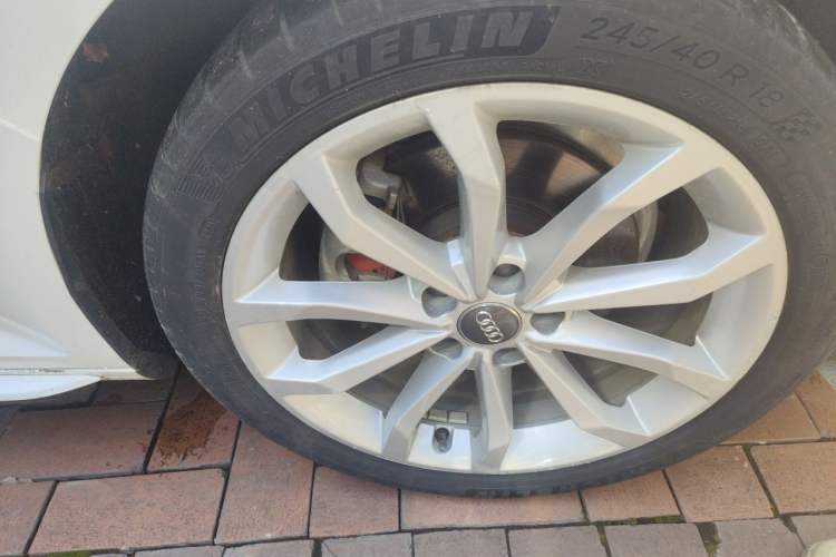 Used Audi A4L 2018 30th Anniversary Edition 40 TFSI Fashion Model Right Front Wheel Hub