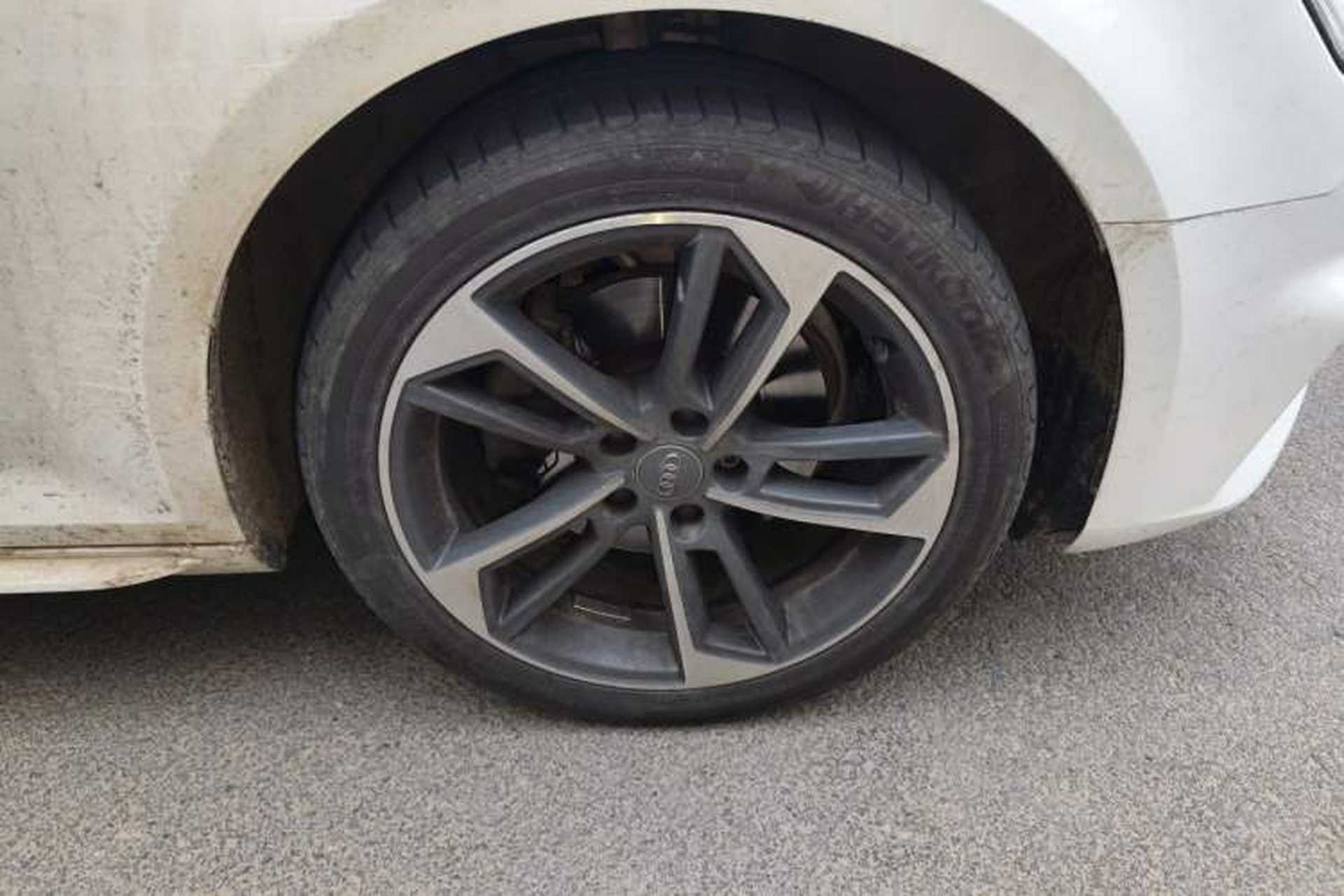 Used Audi A4L 2018 30th Anniversary Edition 40 TFSI Fashion Model Right Front Wheel Hub