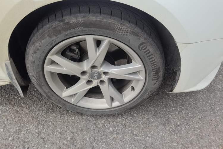 Used Audi A4L 2018 30th Anniversary Edition 40 TFSI Trendy Model Right Front Wheel Hub