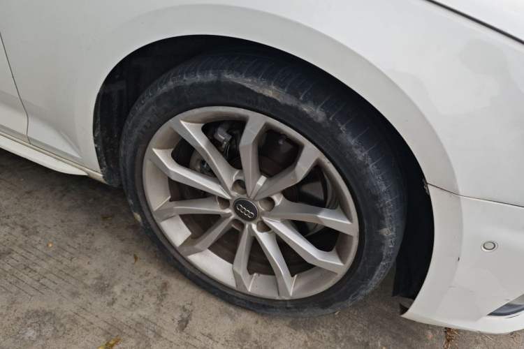 Used Audi A4L 2018 30th Anniversary Edition 40 TFSI Fashion Model Right Front Wheel Hub