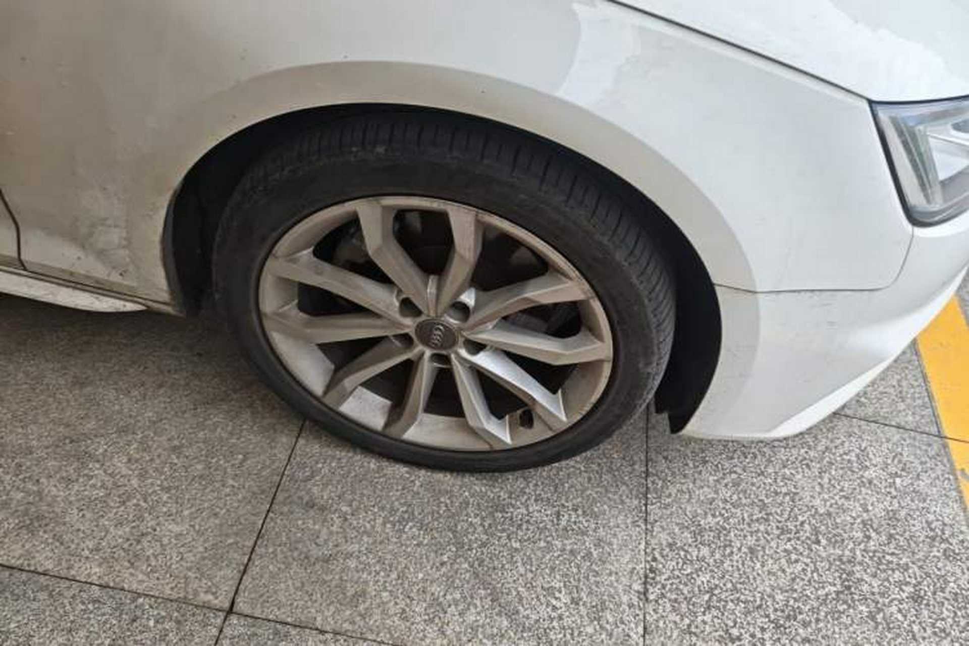 Used Audi A4L 2018 30th Anniversary Edition 40 TFSI Fashion Model Right Front Wheel Hub