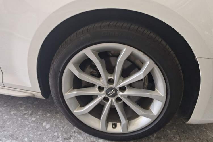 Used Audi A4L 2018 30th Anniversary Edition 40 TFSI Sport Edition Right Front Wheel Hub