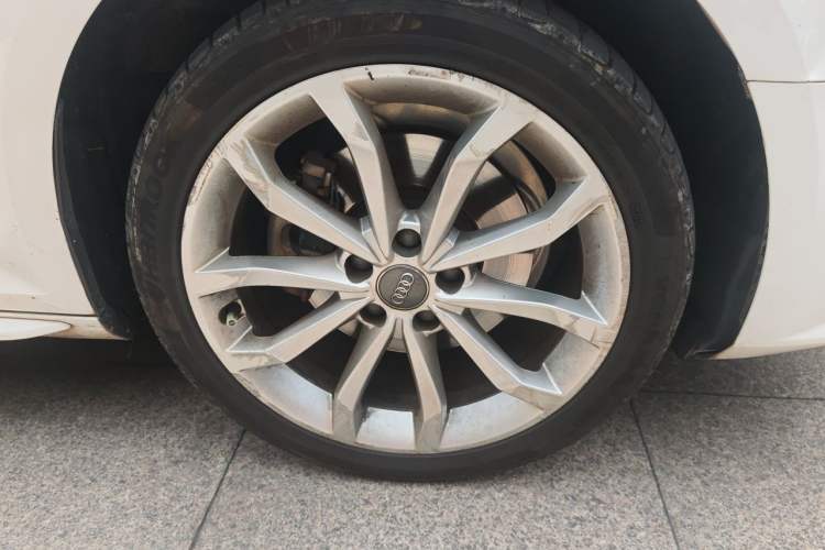 Used Audi A4L 2018 30th Anniversary Edition 30 TFSI Ambition Model Right Front Wheel Hub