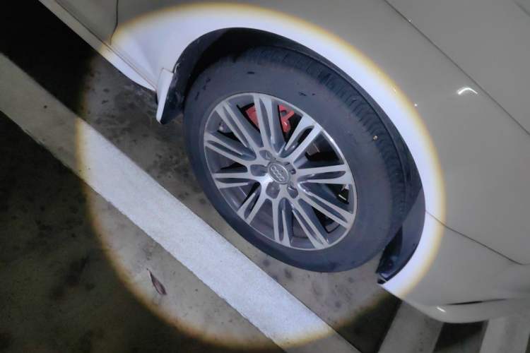 Used Audi A4L 2018 30th Anniversary Edition 40 TFSI Trendy Model Right Front Wheel Hub