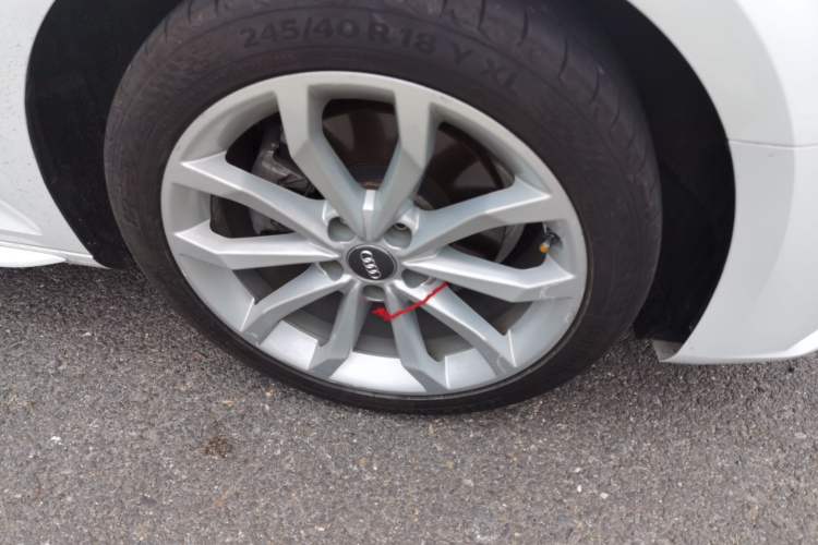 Used Audi A4L 2018 30th Anniversary Edition 40 TFSI Fashion Model Right Front Wheel Hub