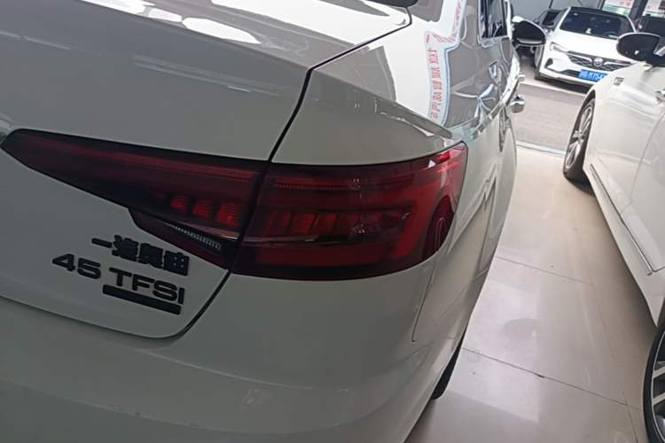Used Audi A4L 2018 30th Anniversary Edition 40 TFSI Fashion Model Right Rear Taillight