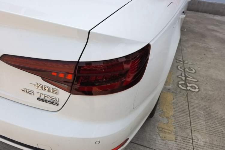 Used Audi A4L 2018 30th Anniversary Edition 45 TFSI quattro Individual Sport Edition Right Rear Taillight