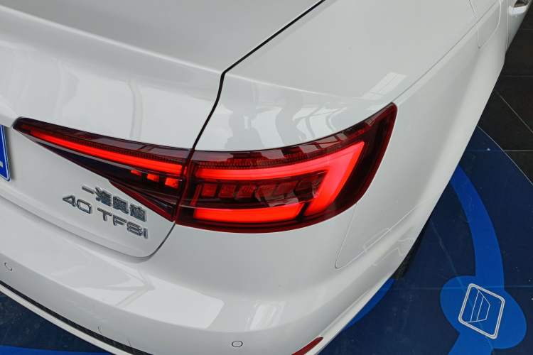 Used Audi A4L 2018 30th Anniversary Edition 40 TFSI Fashion Model Right Rear Taillight