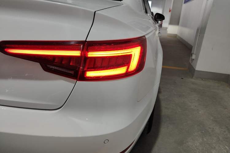 Used Audi A4L 2018 30th Anniversary Edition 40 TFSI Trendy Model Right Rear Taillight
