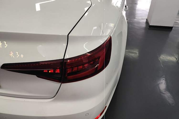 Used Audi A4L 2018 30th Anniversary Edition 40 TFSI Fashion Model Right Rear Taillight