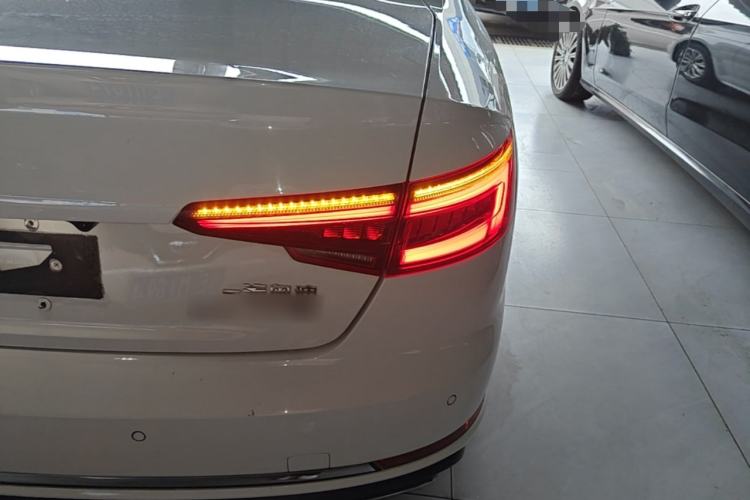 Used Audi A4L 2018 30th Anniversary Edition 40 TFSI Trendy Model Right Rear Taillight