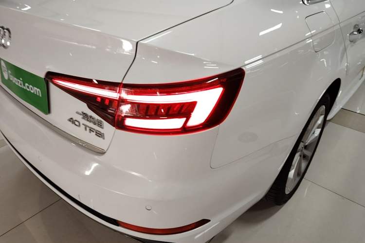 Used Audi A4L 2018 30th Anniversary Edition 40 TFSI Fashion Model Right Rear Taillight