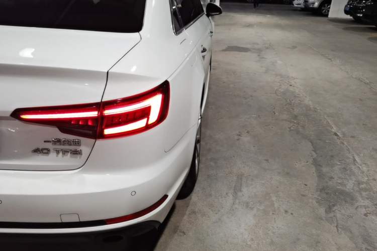 Used Audi A4L 2018 30th Anniversary Edition 40 TFSI Fashion Model Right Rear Taillight