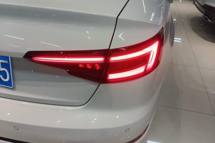 Used Audi A4L 2018 30th Anniversary Edition 40 TFSI Fashion Model Right Rear Taillight