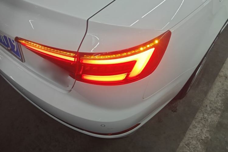 Used Audi A4L 2018 30th Anniversary Edition 45 TFSI quattro Individual Sport Edition Right Rear Taillight