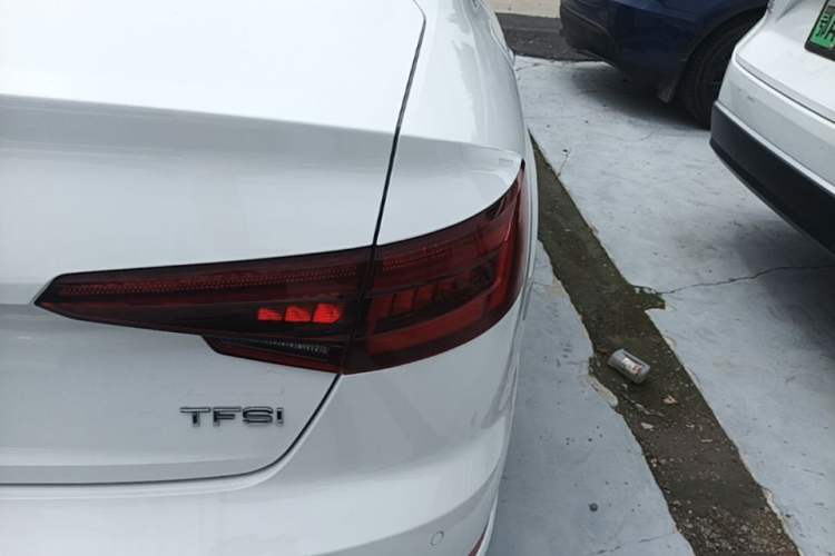 Used Audi A4L 2018 30th Anniversary Edition 40 TFSI Fashion Model Right Rear Taillight
