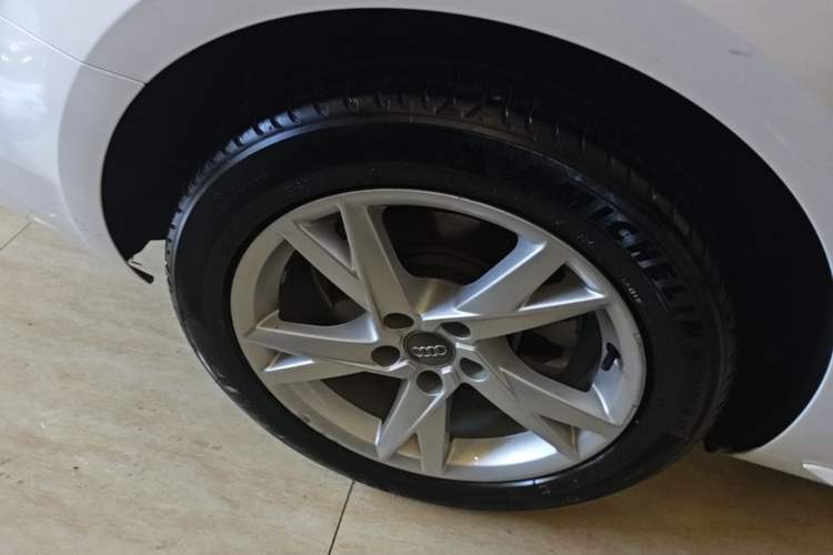 Used Audi A4L 2018 30th Anniversary Edition 40 TFSI Trendy Model Right Rear Wheel Hub