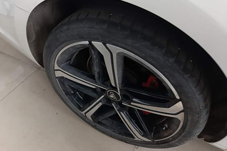 Used Audi A4L 2018 30th Anniversary Edition 40 TFSI Fashion Model Right Rear Wheel Hub