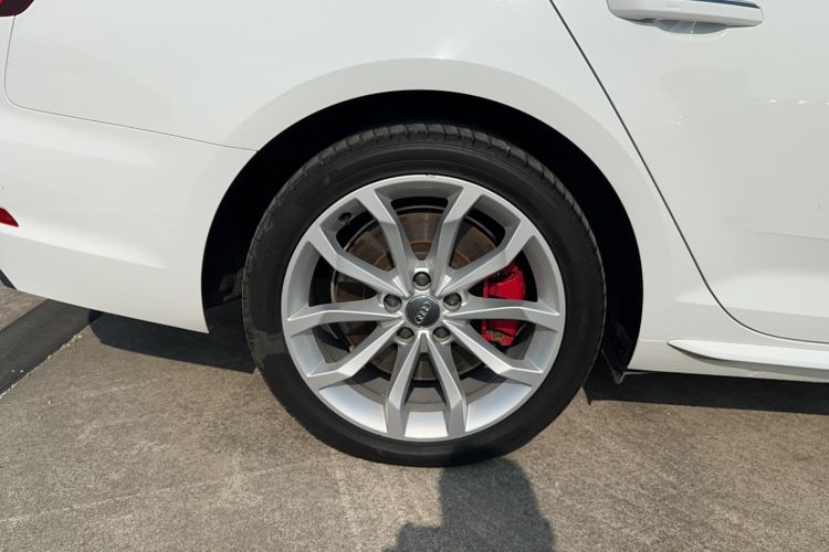 Used Audi A4L 2018 30th Anniversary Edition 45 TFSI quattro Individual Sport Edition Right Rear Wheel Hub