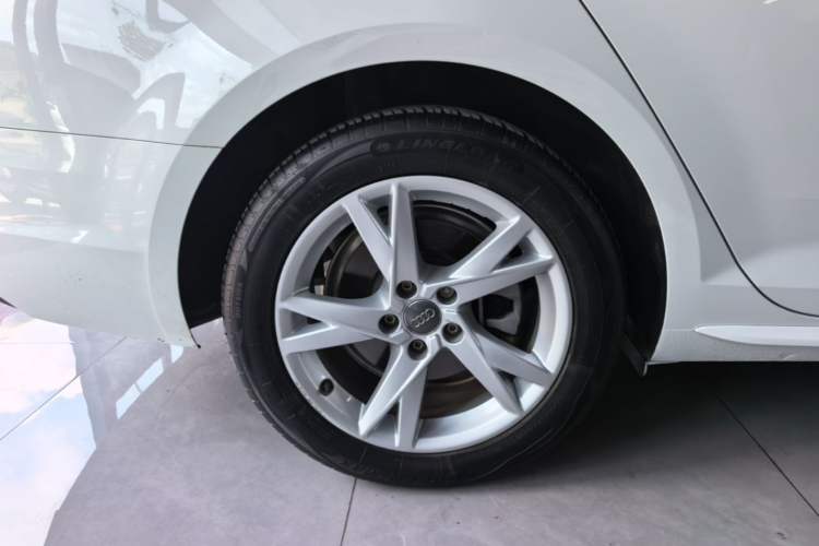 Used Audi A4L 2018 30th Anniversary Edition 40 TFSI Trendy Model Right Rear Wheel Hub