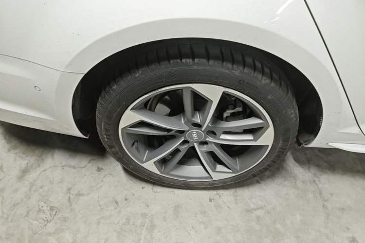 Used Audi A4L 2018 30th Anniversary Edition 40 TFSI Sport Edition Right Rear Wheel Hub