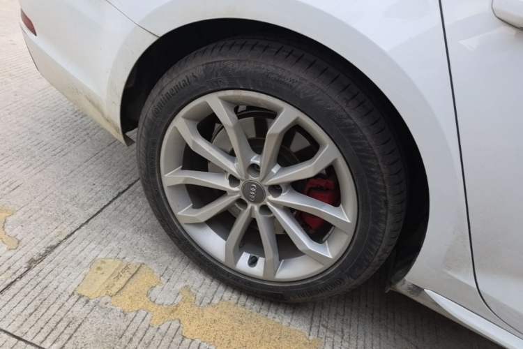 Used Audi A4L 2018 30th Anniversary Edition 45 TFSI quattro Individual Sport Edition Right Rear Wheel Hub