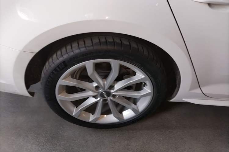 Used Audi A4L 2018 30th Anniversary Edition 40 TFSI Fashion Model Right Rear Wheel Hub