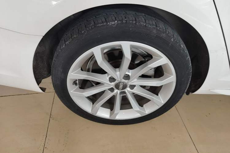 Used Audi A4L 2018 30th Anniversary Edition 40 TFSI Fashion Model Right Rear Wheel Hub