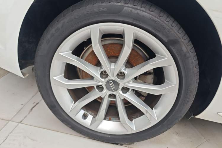 Used Audi A4L 2018 30th Anniversary Edition 40 TFSI Fashion Model Right Rear Wheel Hub