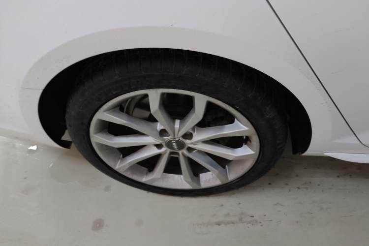 Used Audi A4L 2018 30th Anniversary Edition 40 TFSI Fashion Model Right Rear Wheel Hub