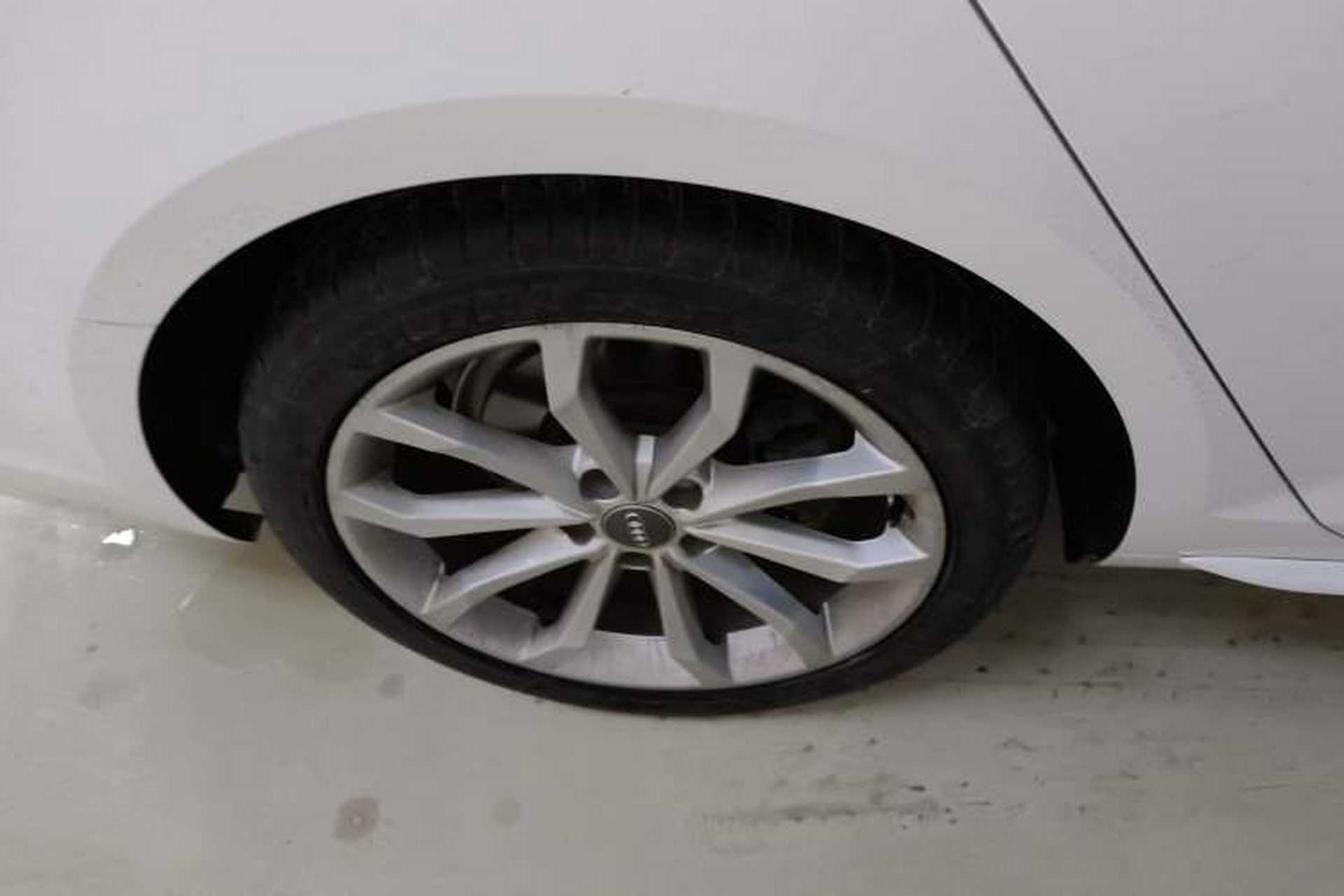 Used Audi A4L 2018 30th Anniversary Edition 40 TFSI Fashion Model Right Rear Wheel Hub